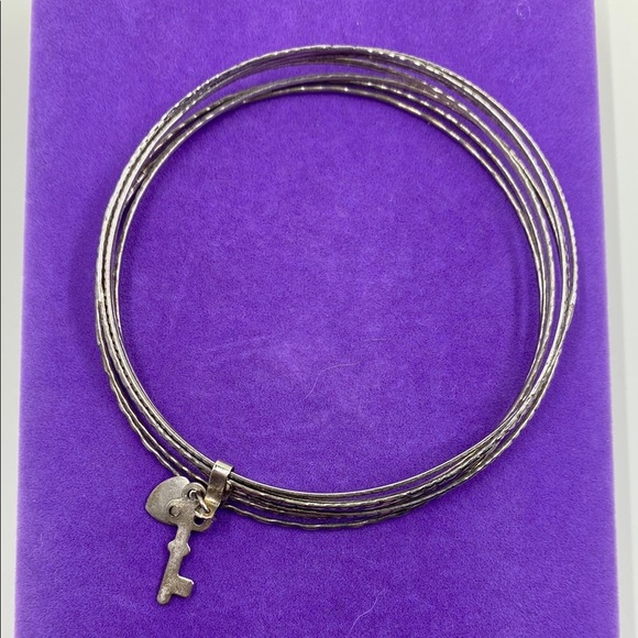 💛 Silver Charm Bangle Bracelet - Picture 1 of 3